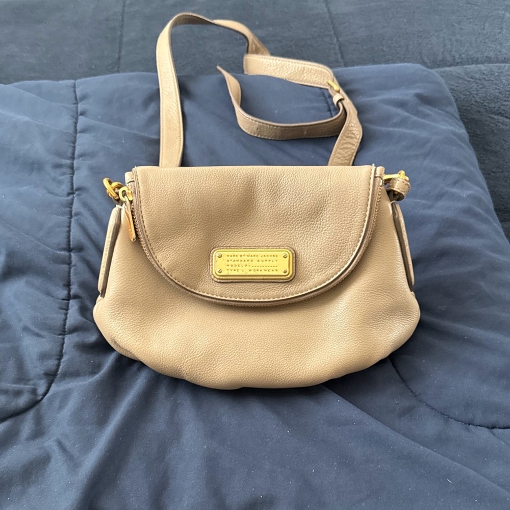 Marc Jacobs Classic Q Natasha Leather shoulder / crossbody bag purse gray